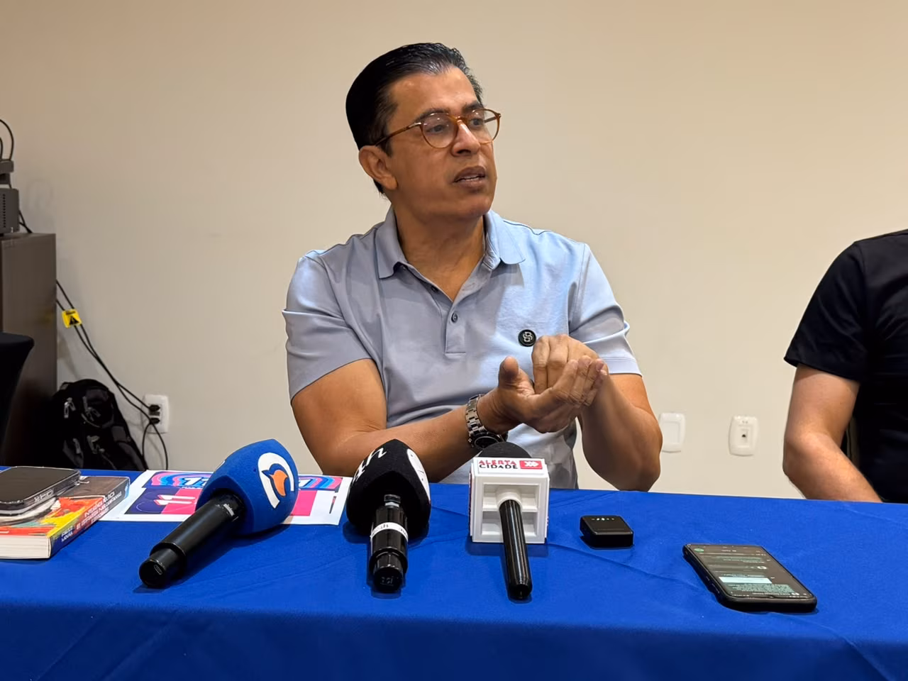 Paulo Moura é um consultor reconhecido pela vasta experiência na coordenação de disputas eleitorais