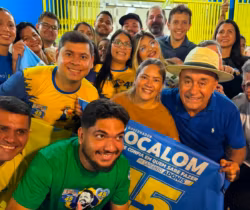 Mesmo sob chuva, Bocalom reúne multidão na inauguração de comitê