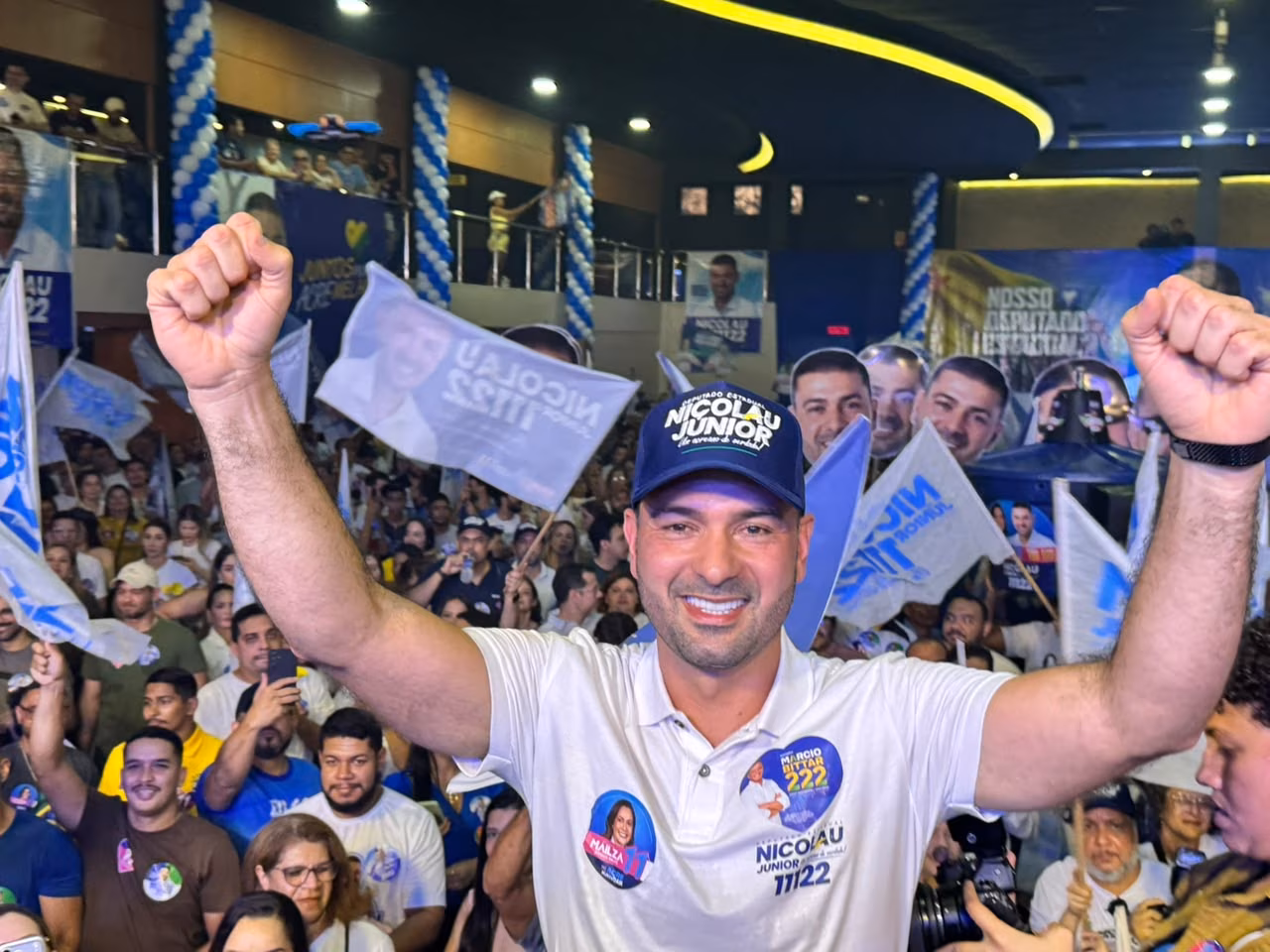Nicolau é recebido por multidão em lançamento de candidatura