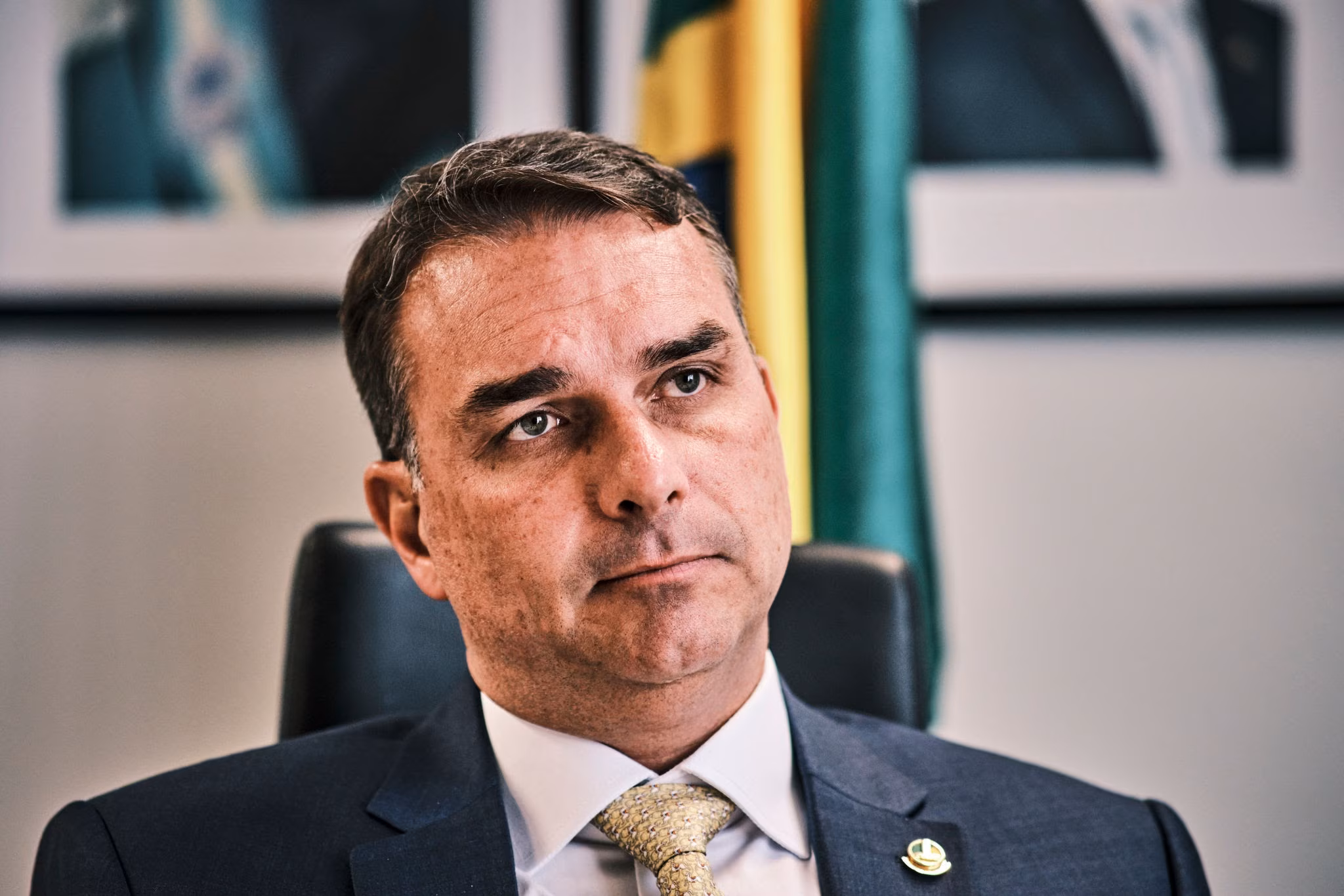 Flávio é questionado sobre Vorcaro e diz que Lula deve explicações