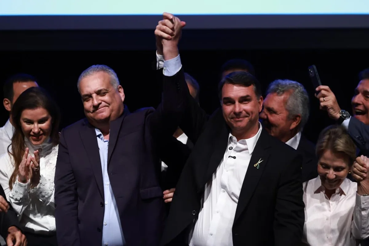 Flávio Bolsonaro define Alfredo Gaspar como vice e estrutura estratégia de campanha