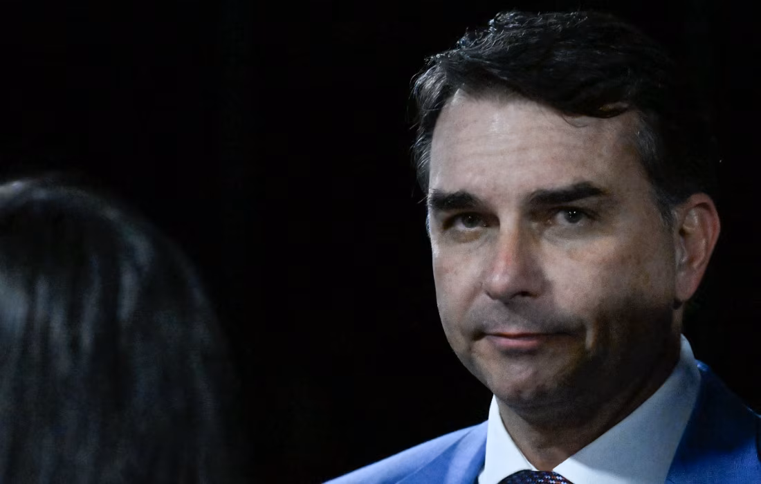 Flávio Bolsonaro se encontrará com ministro de Bukele para discutir segurança