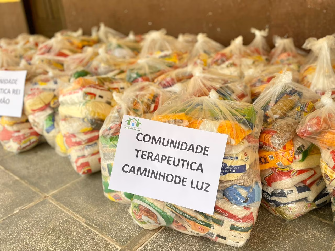 Governo entrega kits alimentícios a comunidades terapêuticas no Acre
