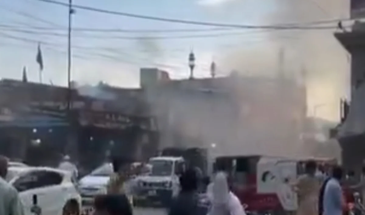 Ataque com homem-bomba em delegacia deixa ao menos 14 mortos