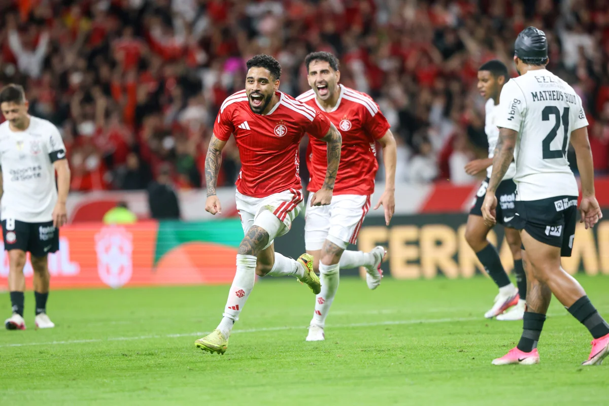 Internacional vence o Corinthians e abre vantagem nas oitavas da Copa do Brasil
