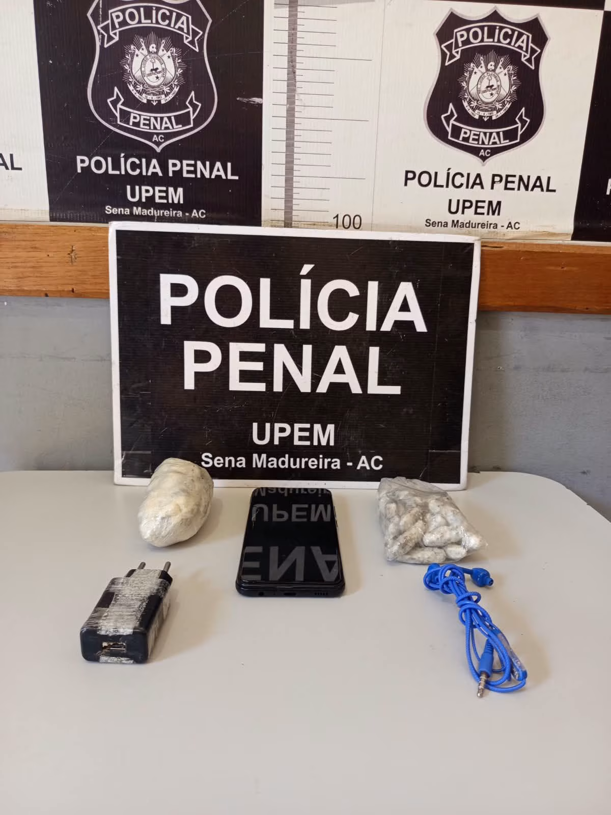 Polícia Penal apreende celular, carregador e drogas durante revista no presídio de Sena Madureira