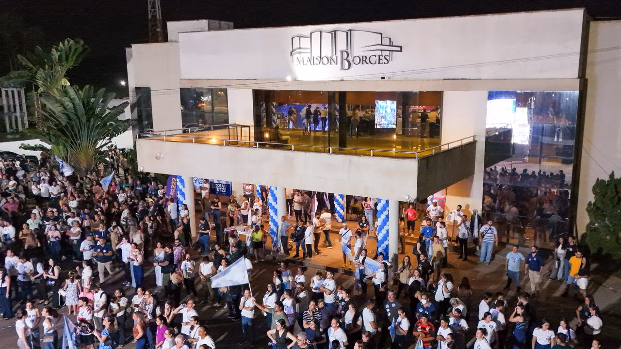 Maison Borges fica lotada durante lançamento de Nicolau Júnior