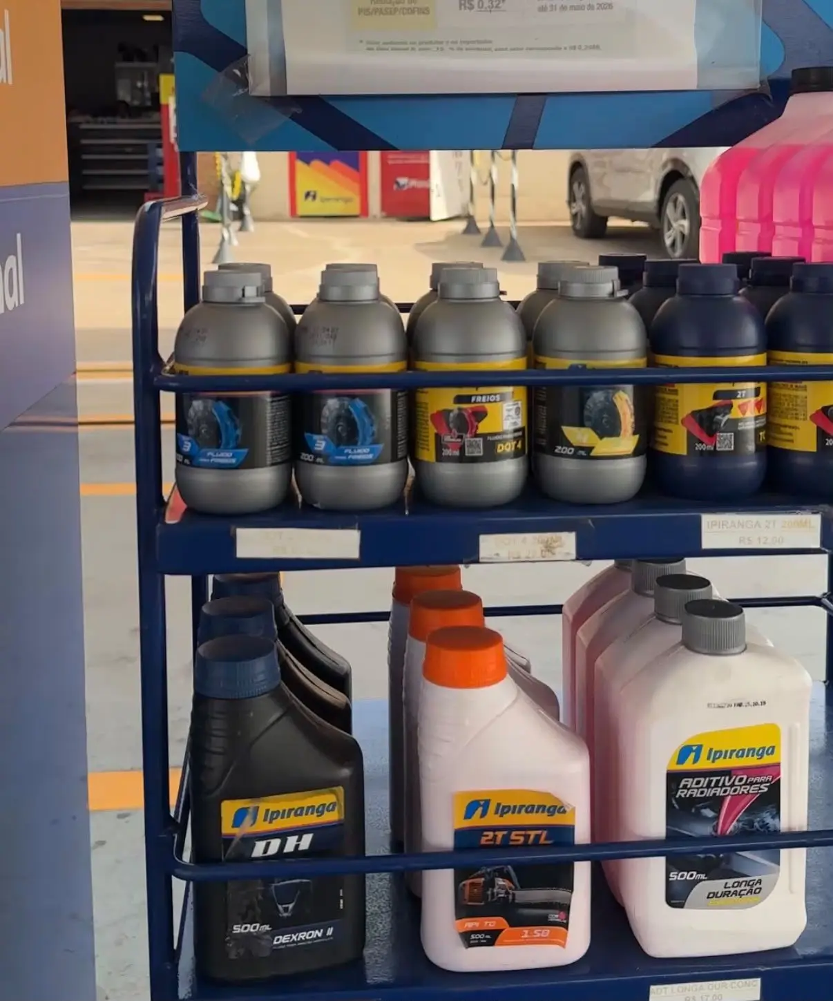 O posto conta com diversas opções de produtos Ipiranga para os automóveis