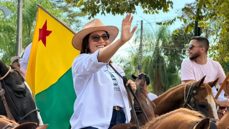 Mailza destaca transição e planejamento da Expoacre 2026 durante Cavalgada