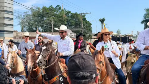 Veja a galeria de fotos da tradicional Cavalgada que abriu a Expoacre 2026