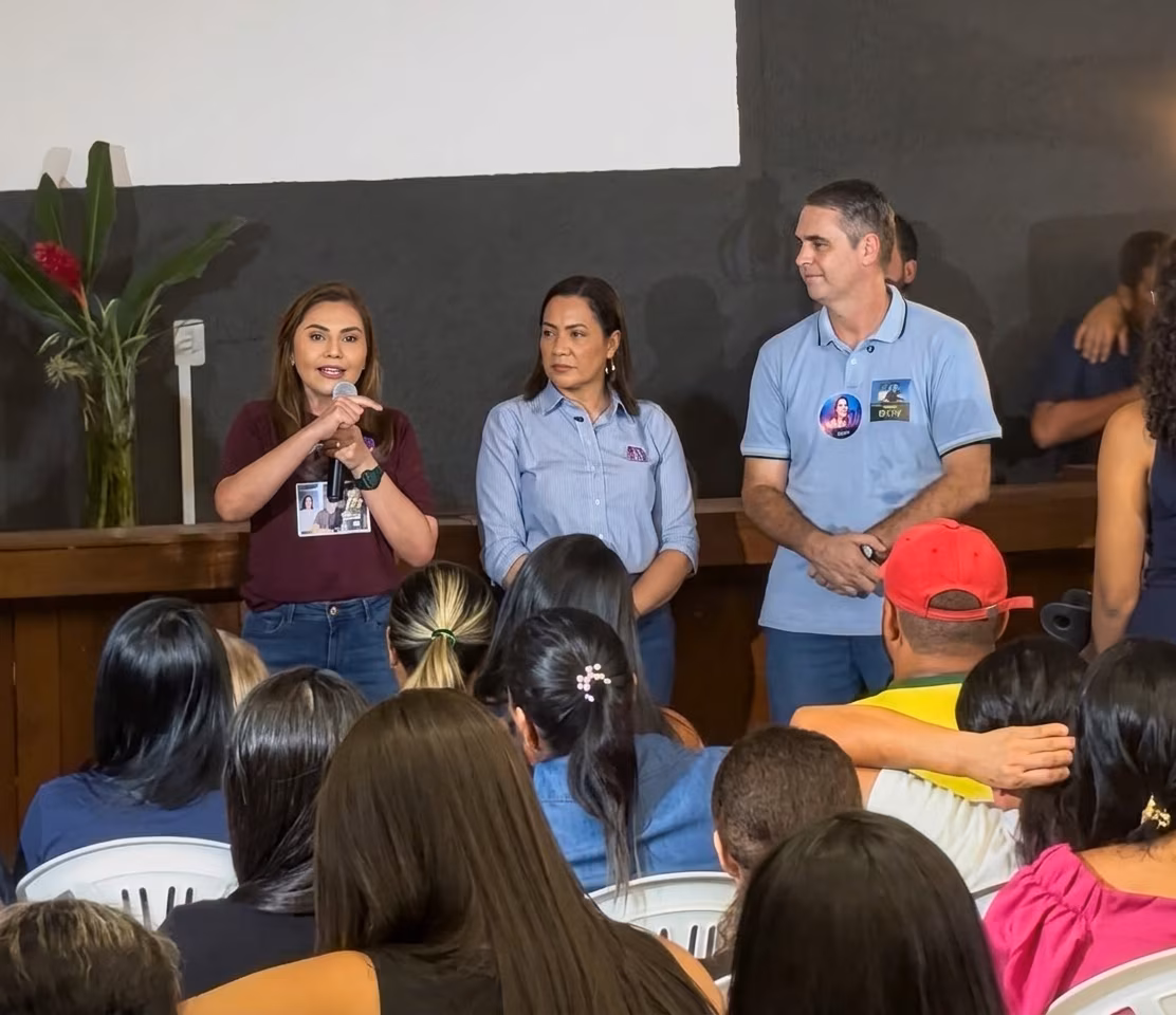 Ao lado de Marcus, Mailza reúne lideranças comunitárias de Rio Branco