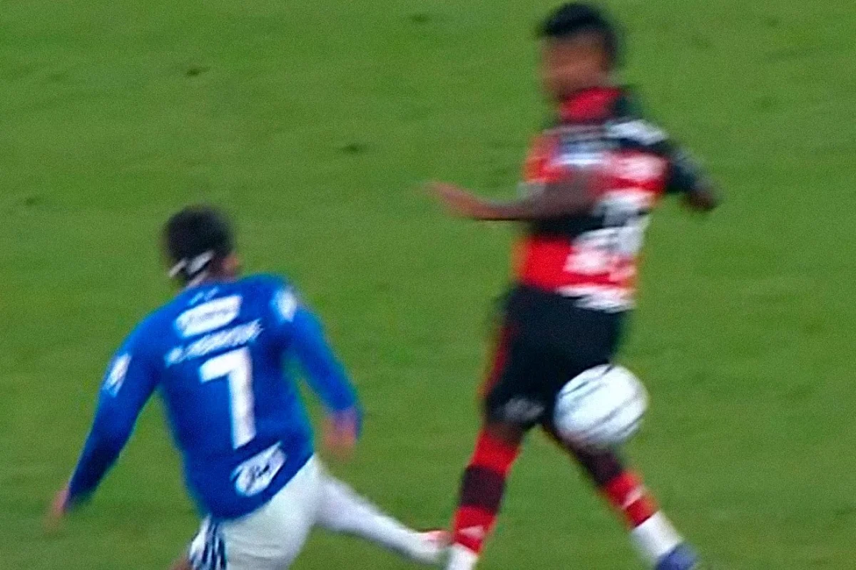 Bruno Henrique critica VAR após falta em Cruzeiro x Flamengo