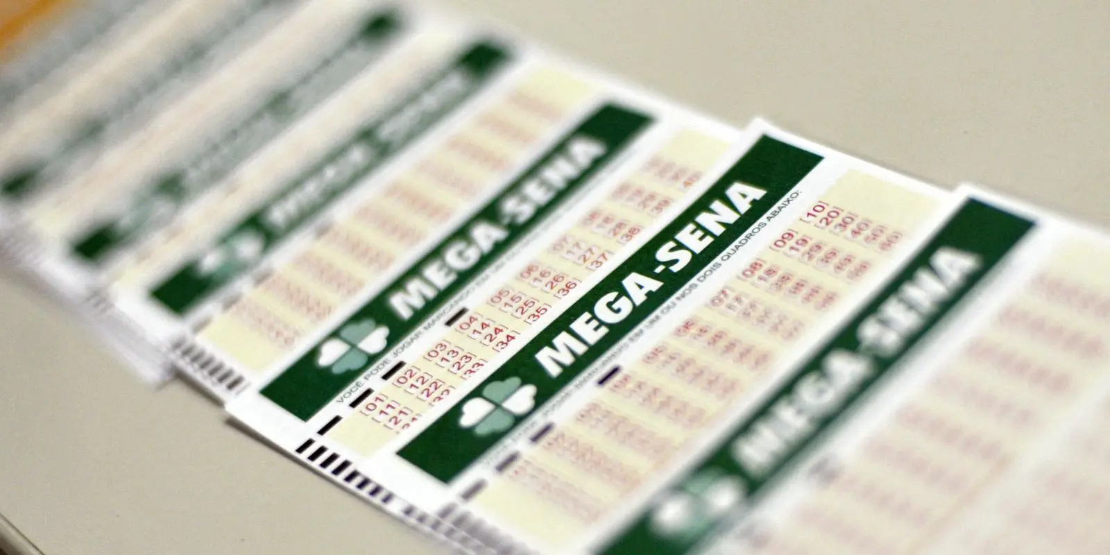 Mega Sena acumula e pode pagar R$ 100 milhões neste domingo