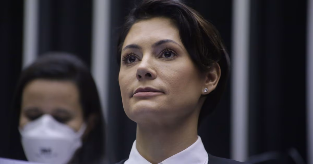 Michelle Bolsonaro protocola notícia-crime contra adversário ao Senado