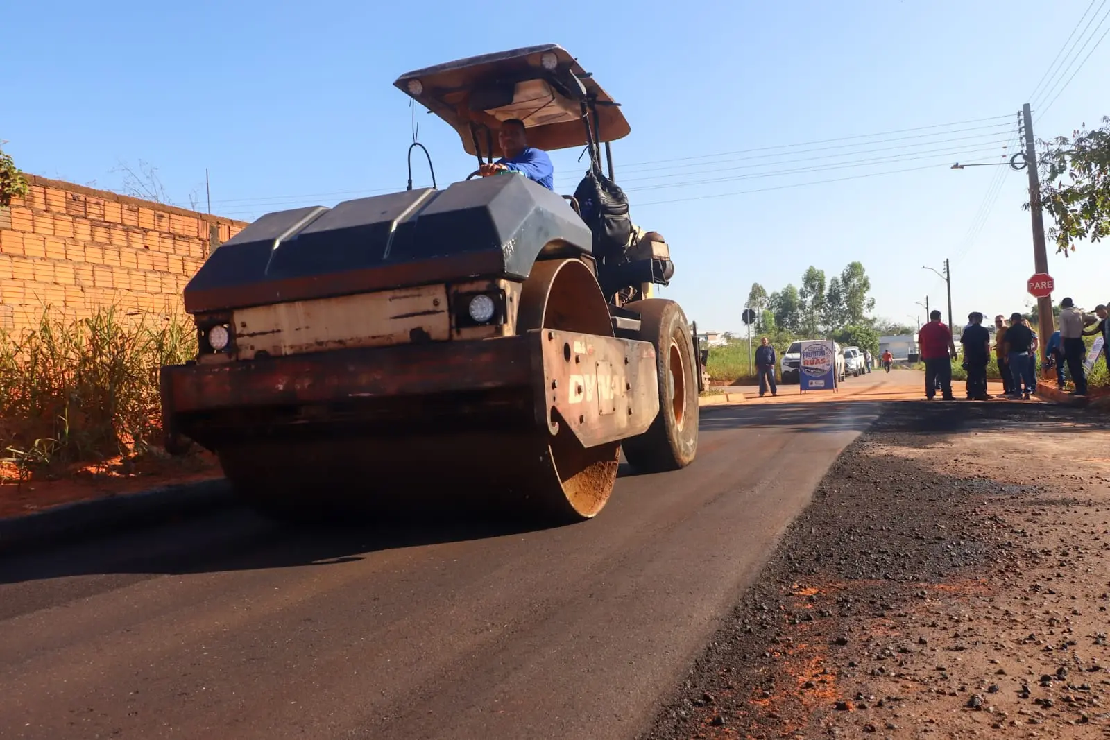 Prefeitura acompanha pavimentação da Rua Buriti e destaca melhoria na mobilidade urbana