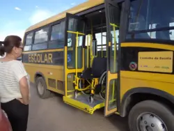 Rio Branco compra três ônibus escolares adaptados para cadeirantes