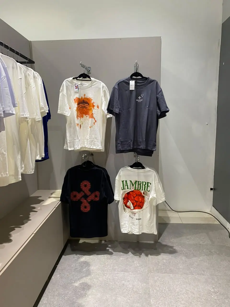 Pajeco lança coleção de camisetas inspirada na arte urbana e paixão por futebol