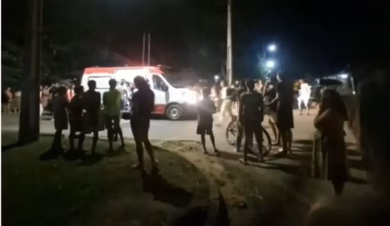 Com a força da colisão, as ocupantes da motocicleta sofreram ferimentos
