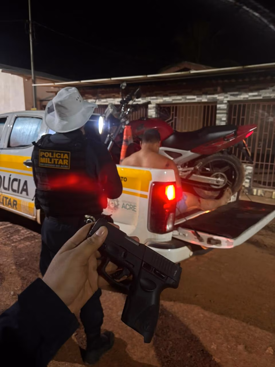 Motociclista é preso após fuga e arma ser encontrada perto do Rio Acre, em Xapuri