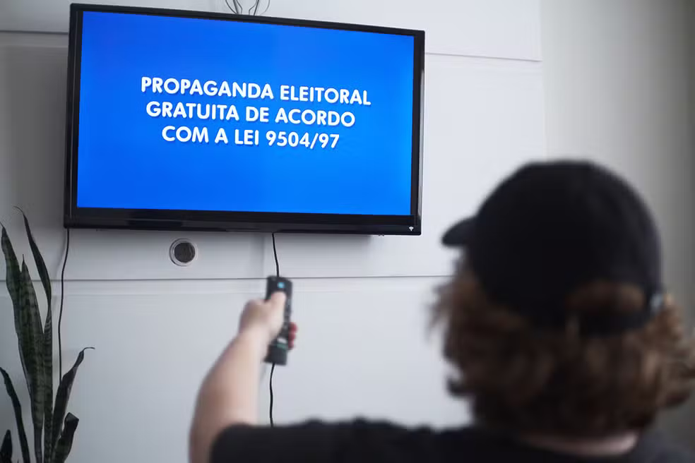 Propaganda eleitoral obrigatória no rádio e na TV começa nesta sexta (28); saiba como será