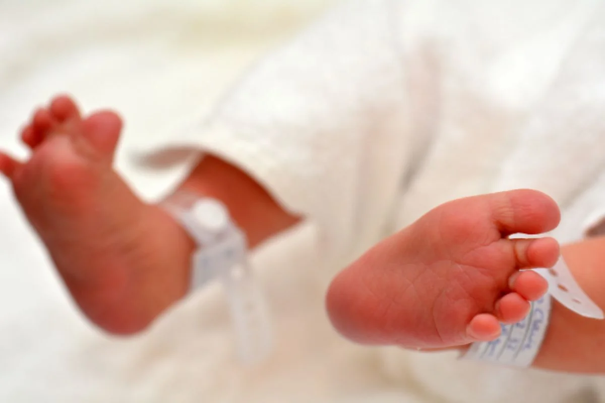 Justiça mantém indenização a pais após troca de corpo de bebê em hospital