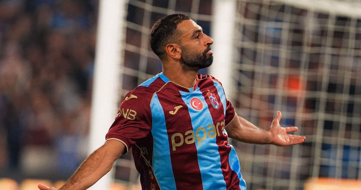 Salah marca dois, tem gols anulados e decide vitória do Trabzonspor