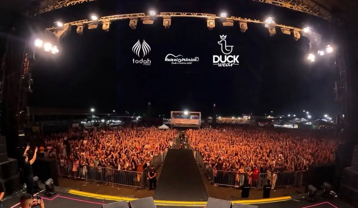 Banda Som e Louvor reúne grande público em noite de adoração na Expoacre