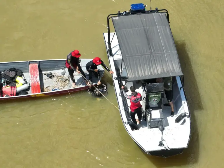Gefron utiliza embarcação com sonar