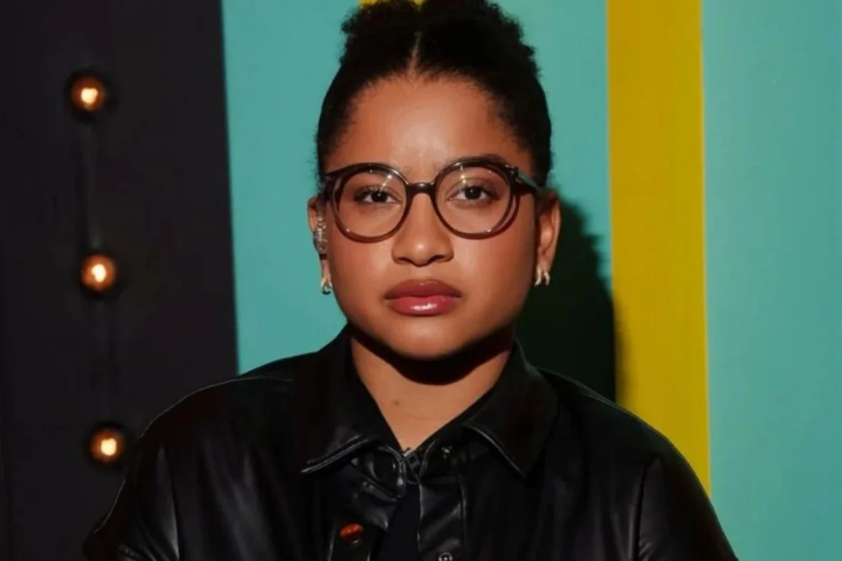 Tia Milena compartilha experiência do 1º beijo e dispara: “Foi horrível”