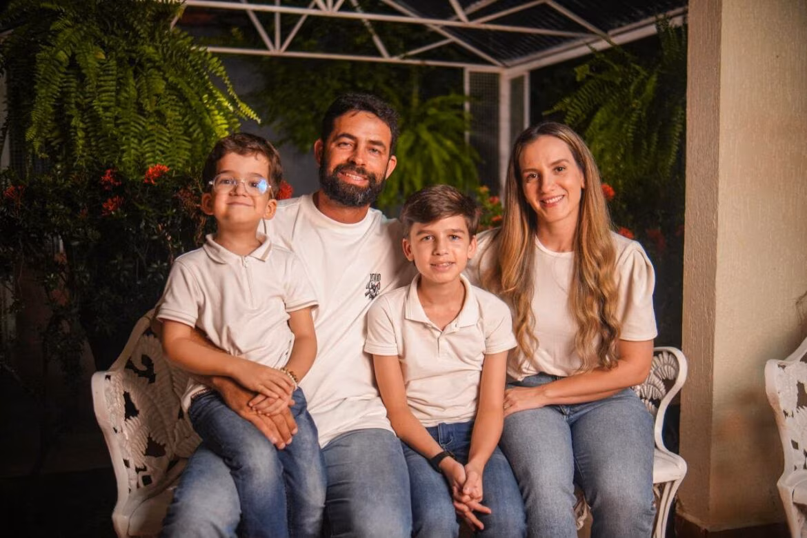 Campanha de irmãos acreanos com doença rara supera R$ 2 milhões