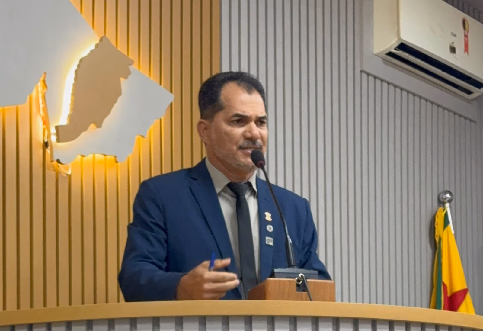 Vereador cobra explicações sobre fechamento de UBS que funcionava à noite em Sena