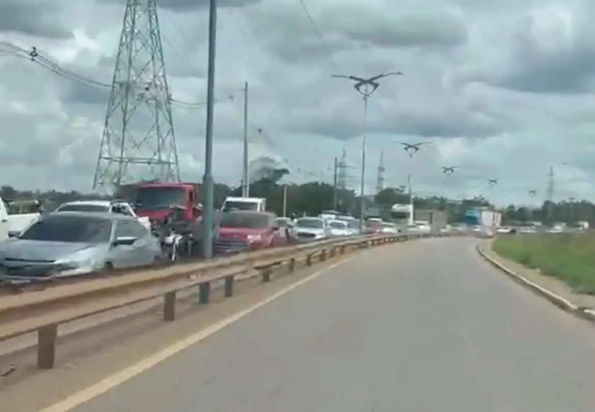 Cavalgada intensifica tráfego e gera longa fila de veículos na Via Verde
