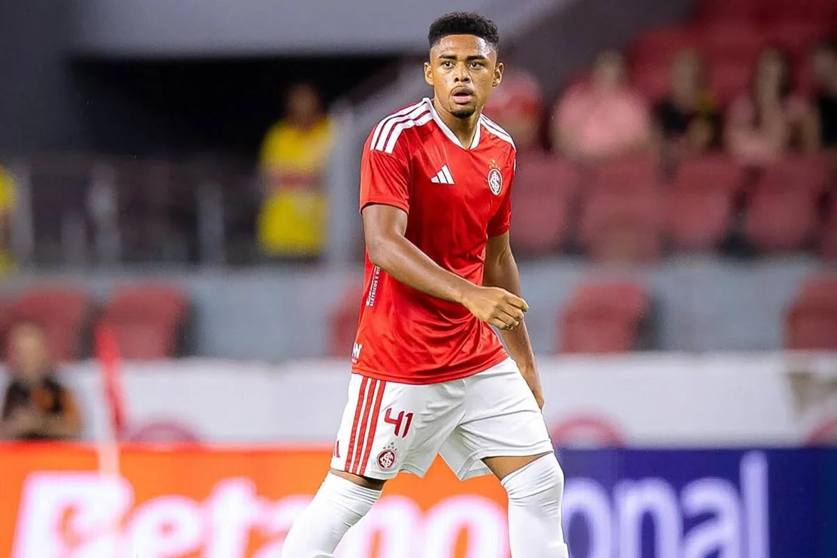 Zagueiro obtém liminar no STJD e fica à disposição para duelo da Copa do Brasil