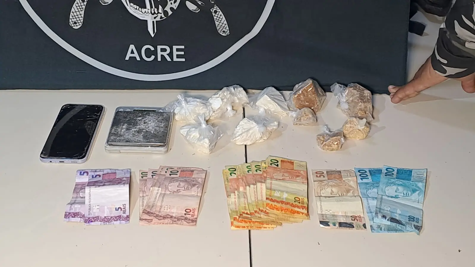 Suspeito é preso com drogas em apartamento após denúncia anônima em Rio Branco