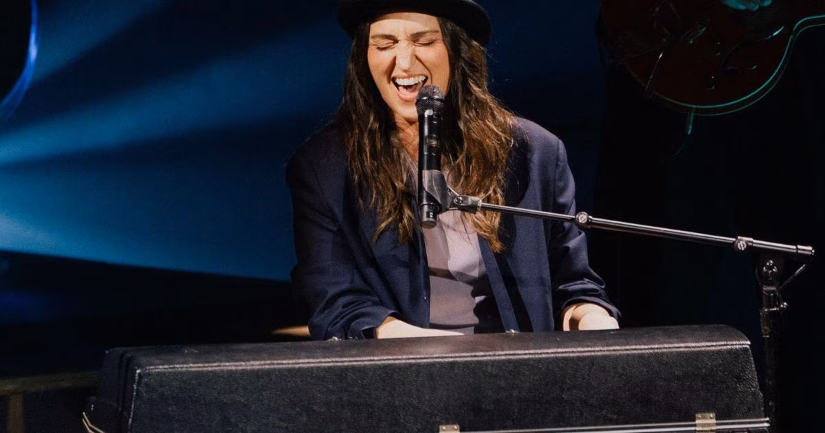Sara Bareilles transforma luto em novo álbum: “Encontrei conforto”