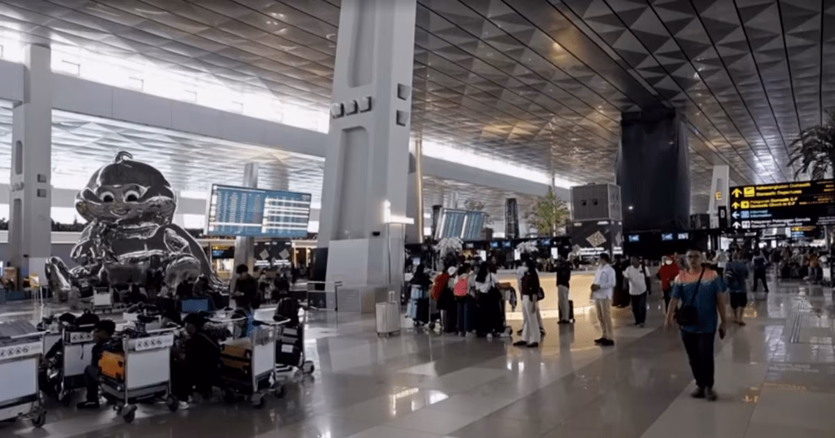 Indonésia reabre aeroporto de Jacarta após dispersão de cinzas vulcânicas