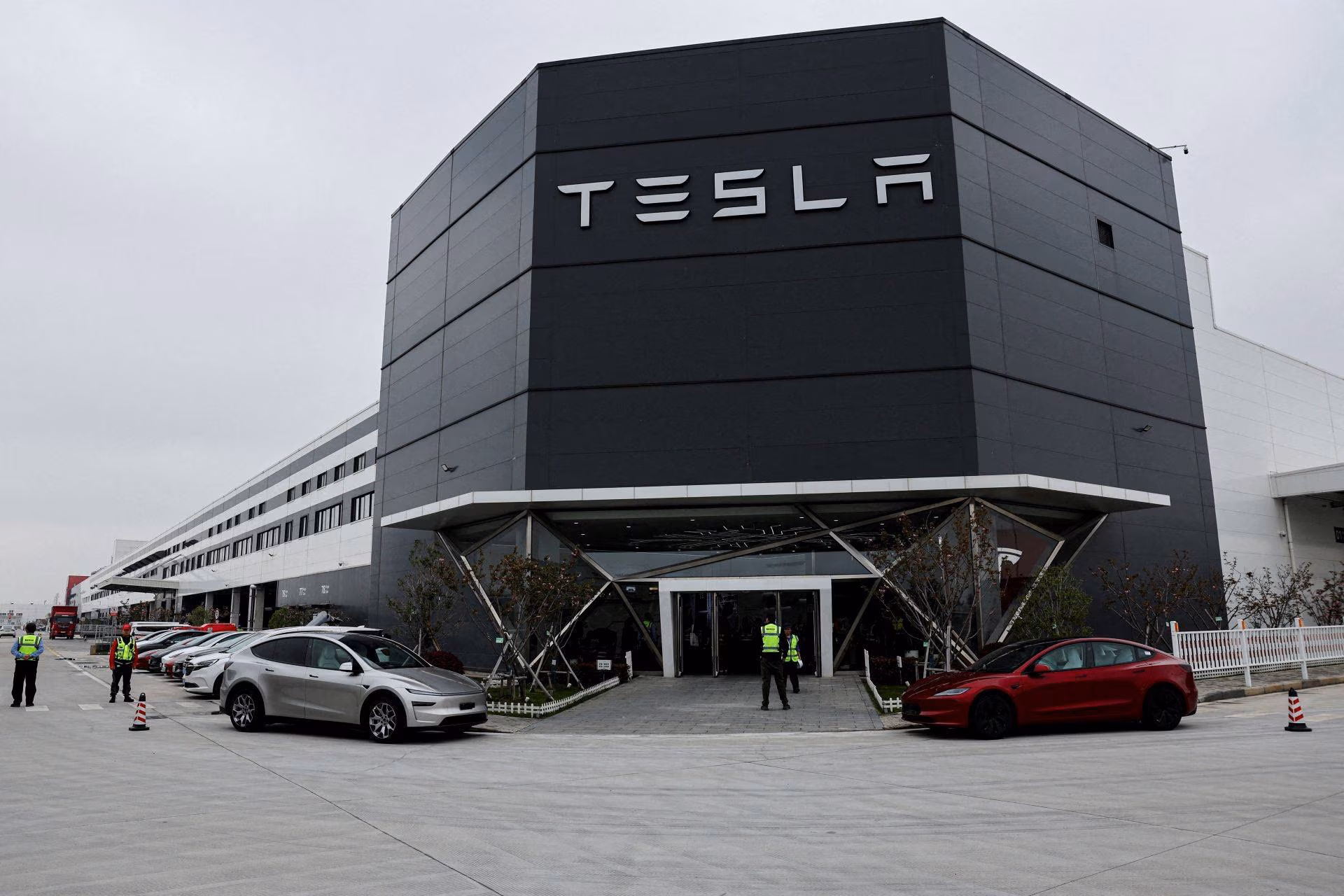 Tesla dá prévia de evento em 1º de outubro para apresentar o Roadster de nova geração