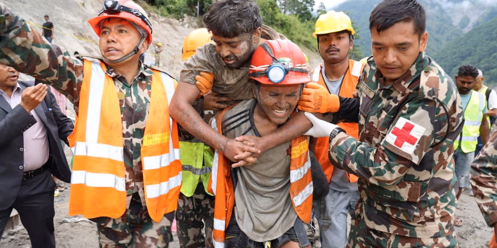 Equipes de resgate do Nepal buscam 900 trabalhadores de hidrelétricas