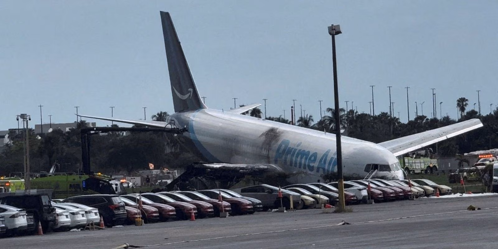 Pelo menos 5 pessoas morrem em acidente com avião de carga em Miami