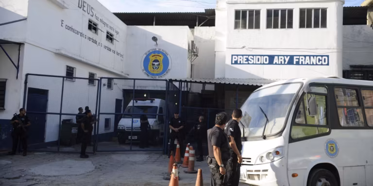 Sistema prisional transfere bilhões em custos para famílias de presos
