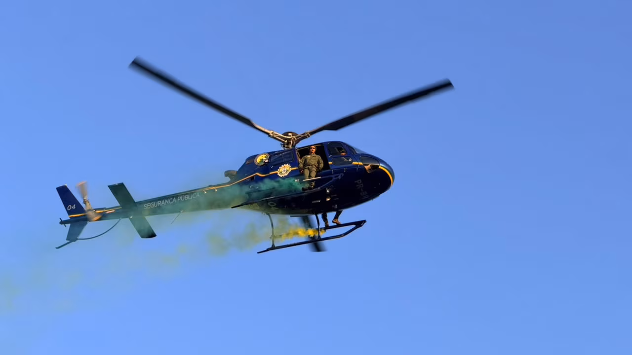 Com fumaça verde e amarela, aeronaves encantam no 7 de setembro
