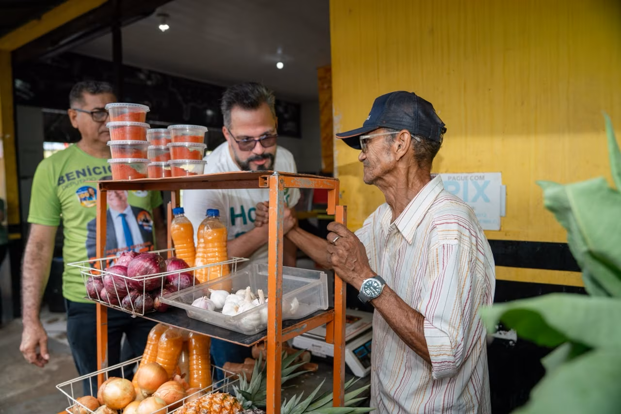 Alan conversou com comerciantes na região | Foto: Ascom