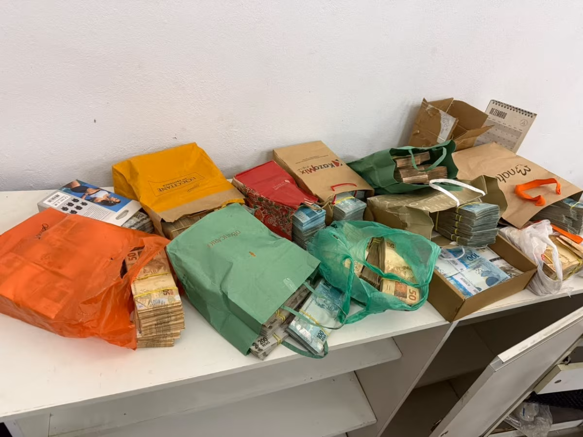 Durante operação, PF apreende mais de R$ 1 milhão em dinheiro vivo
