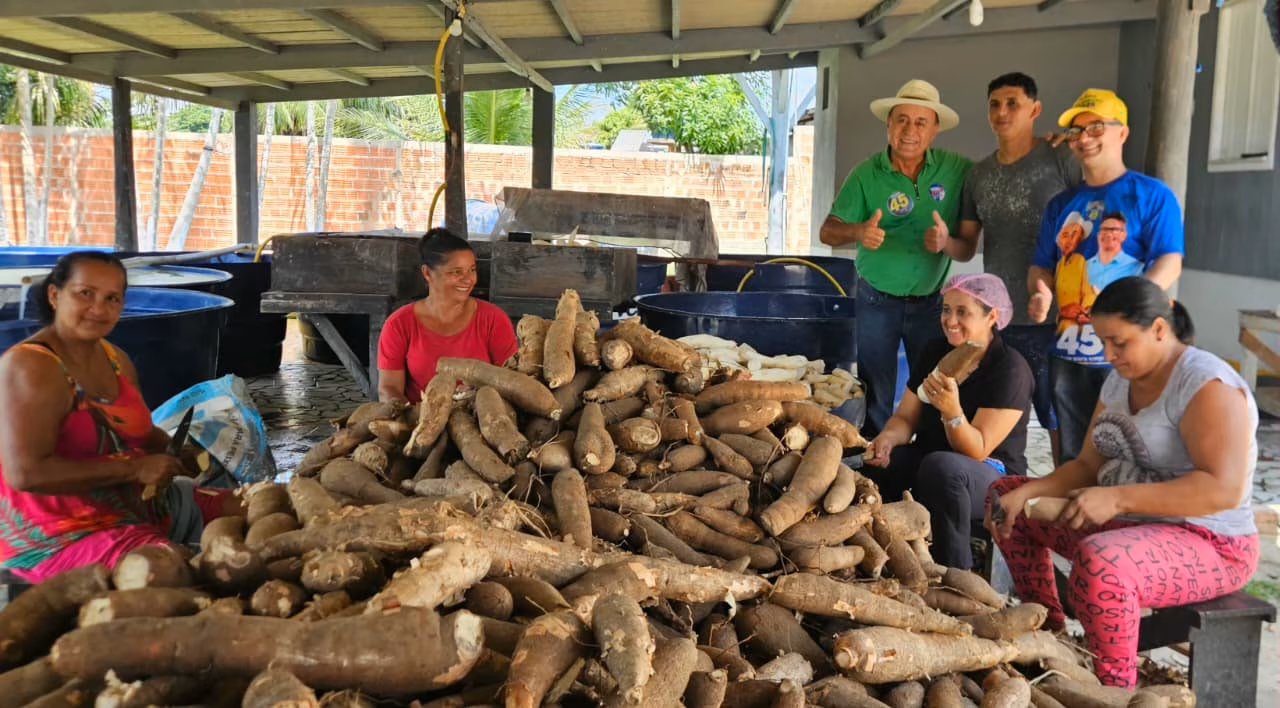 Bocalom visita produtor de mandioca e destaca riqueza regional do Juruá