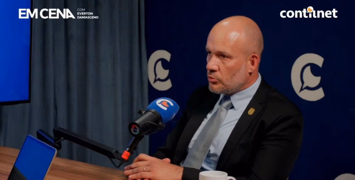 o delegado-geral destacou que a tentativa das facções de criar um "poder paralelo" é combatida de forma contínua no estado.