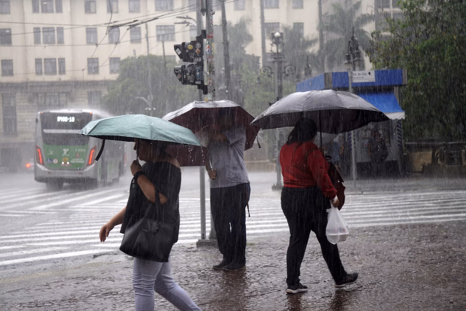 São Paulo segue em alerta de perigo para tempestades neste domingo; veja previsão