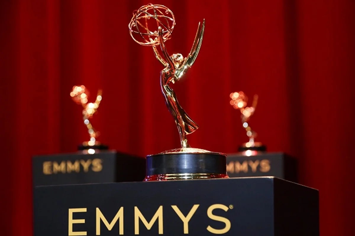 Emmy 2026 reune estrelas da TV nesta segunda; veja indicados e onde assistir