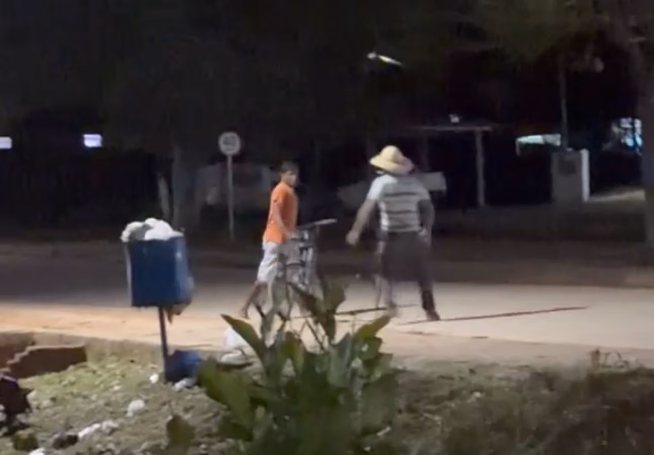 Vídeo flagra momento em que homem é esfaqueado antes de ser morto no Acre