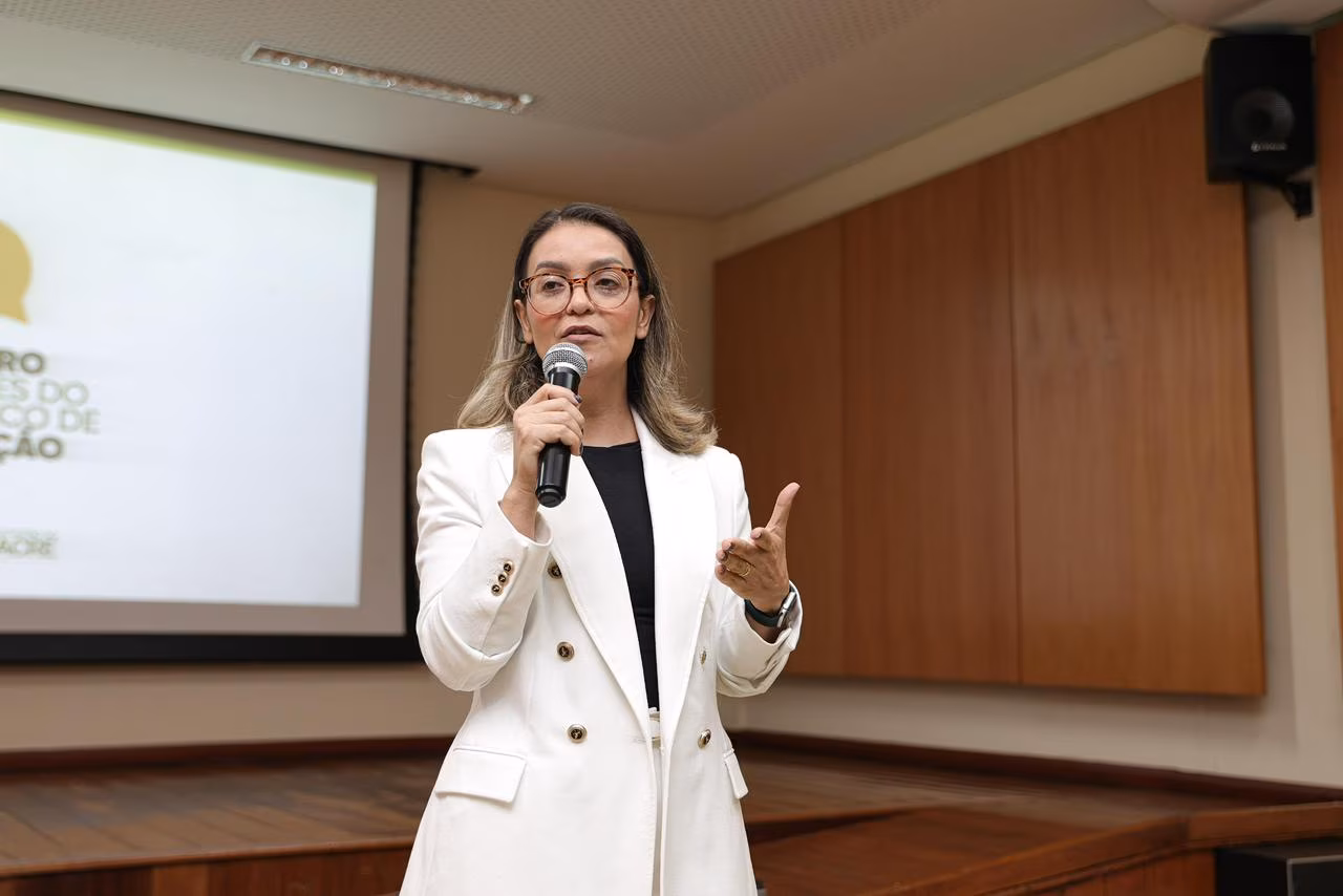 Mailza exonera marido, irmã e prima da secretária Nayara Lessa