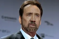 Entrada da mansão de Nicolas Cage em Malibu desaba e abre cratera após tempestade